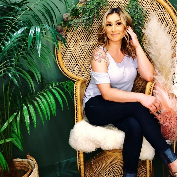 Meet your Posher, Jennifer - Picture 4 of 5